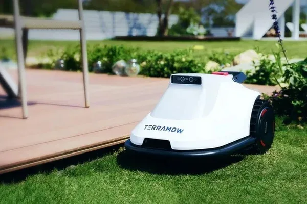 Bezdrátová sekačka TerraMow S800 bez nutnosti instalace drátů