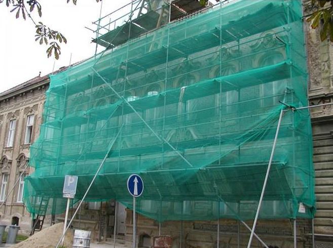 Lešenie tieniaca textília