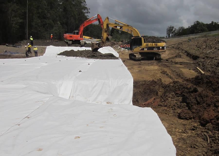 Netkaná geotextilie bílá 200g/m2 | 1,1x25m | 27,5m2