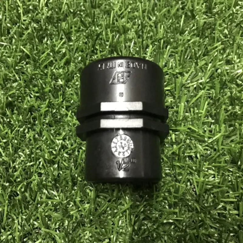 Plastová redukce 3/4" - 1/2" vnitřní závit