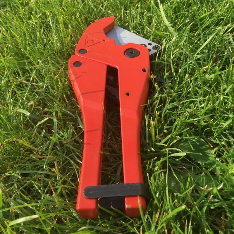 Závlahové nůžky na PVC potrubí do 42 mm