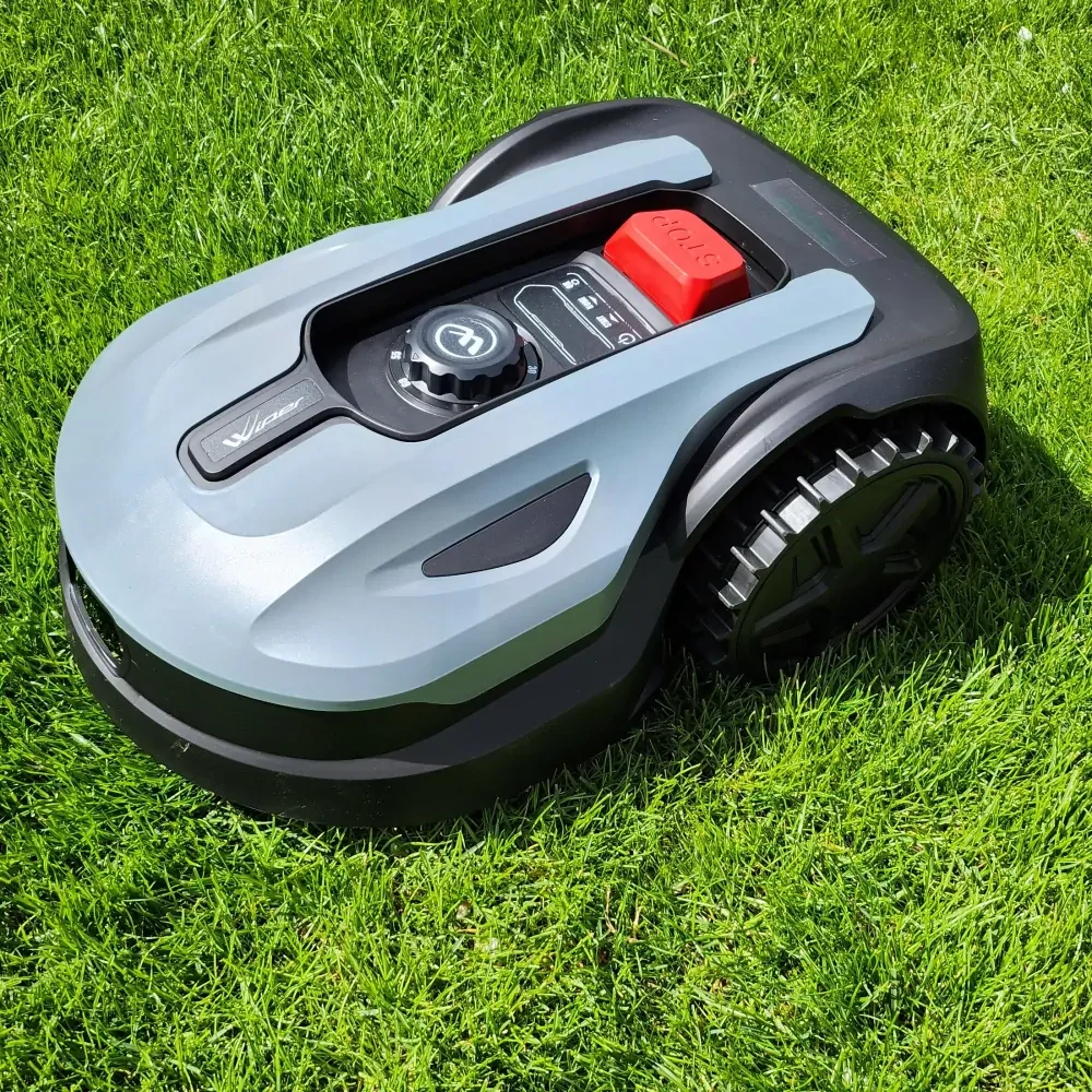 Robotická sekačka Wiper POP 5S do 500m2 + garážový kryt a 36ks nožů zdarma