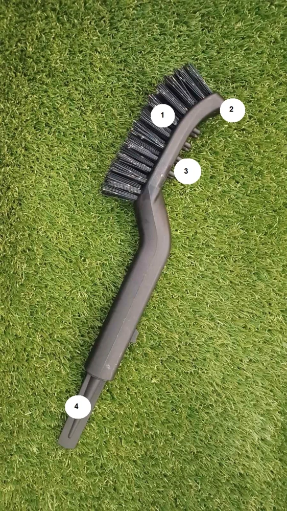 Čistící kartáč pro robotické sekačky