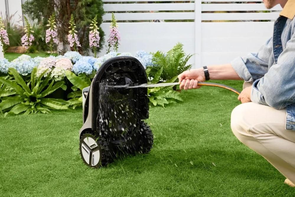 Robotická sekačka TerraMow V600