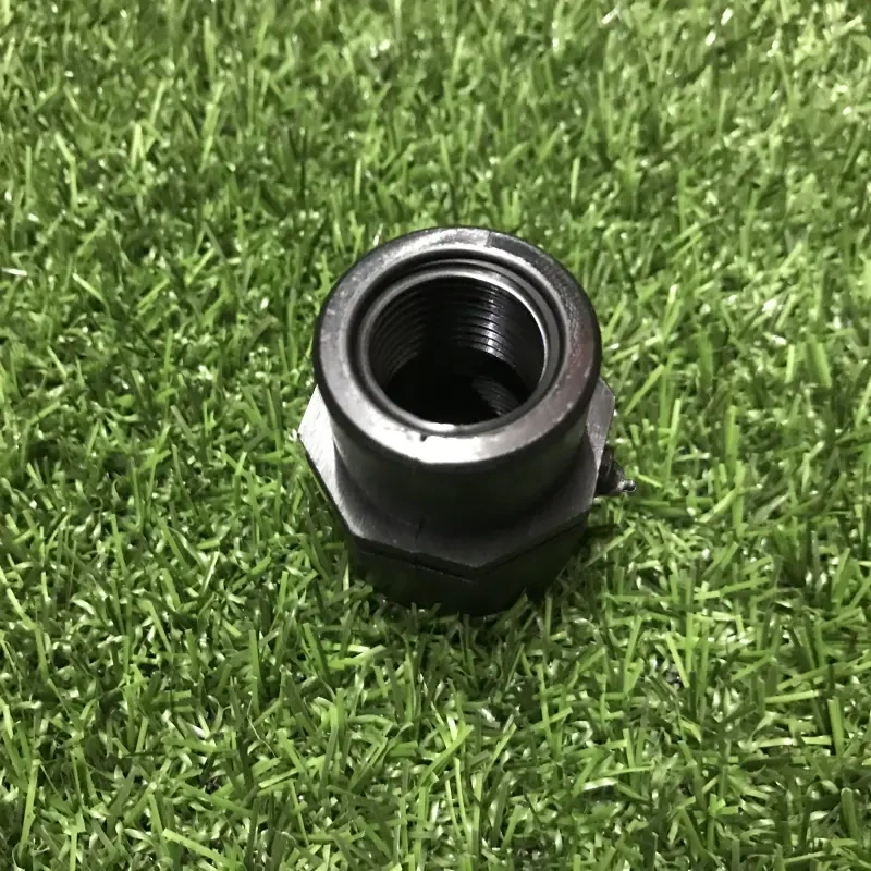 Plastová redukce 3/4" - 1/2" vnitřní závit
