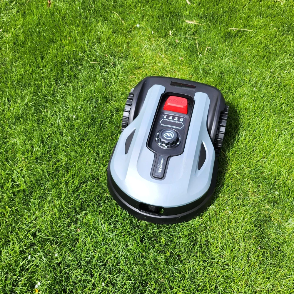 Robotická sekačka Wiper POP 5S do 500m2 + garážový kryt a 36ks nožů zdarma