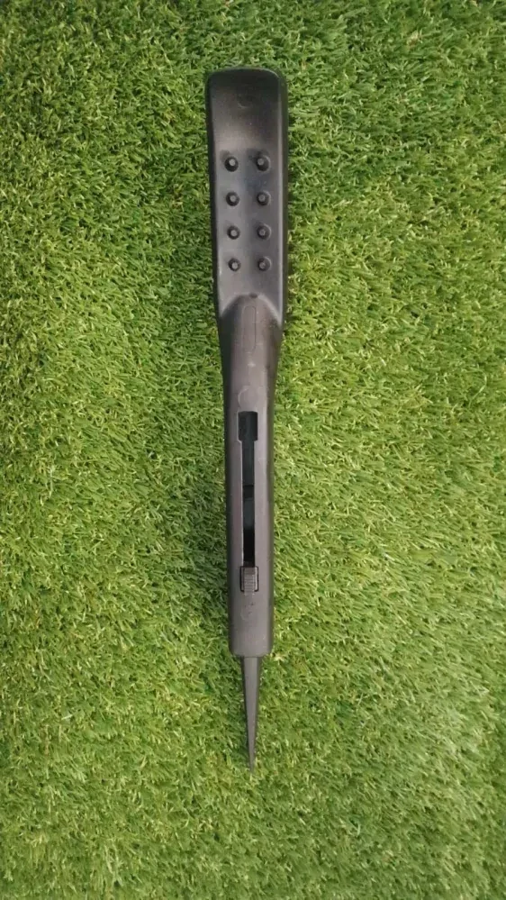 Čistící kartáč pro robotické sekačky