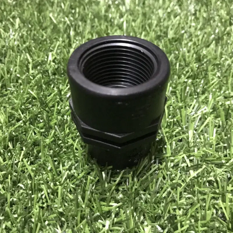 Plastová redukce 3/4" - 1/2" vnitřní závit