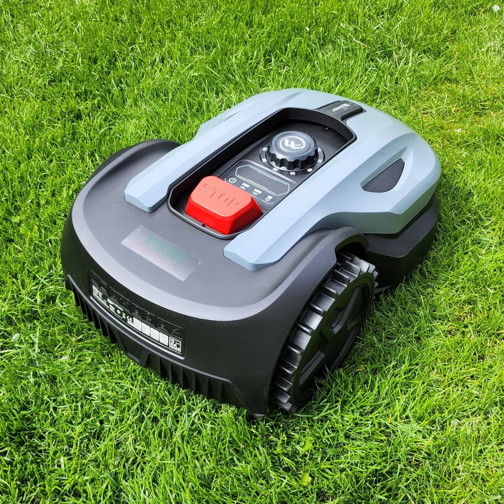 Robotická sekačka Wiper POP 5S do 500m2 + garážový kryt a 36ks nožů zdarma