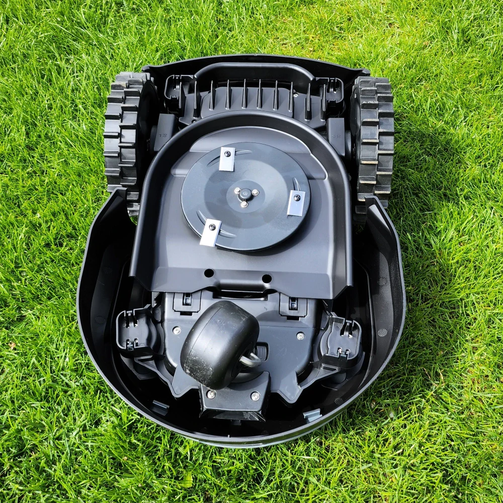 Robotická sekačka Wiper POP 5S do 500m2 + garážový kryt a 36ks nožů zdarma