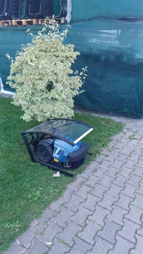 Univerzální kryt stanice s vyklápěcí střechou 80x60x37cm