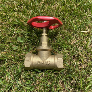 Uzavírací ventil s kolečkem - 2x 1/2" vnitřní závit