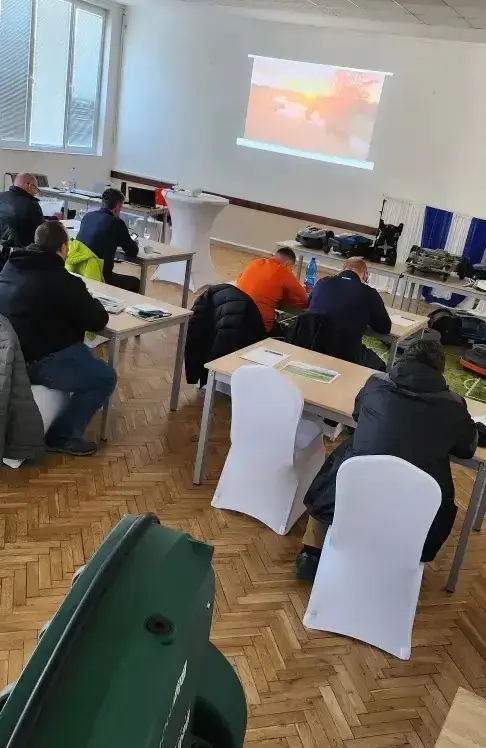 Naše vzdělávání a odborná školení