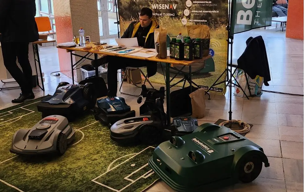 Účast na výstavách, robotické sekačky