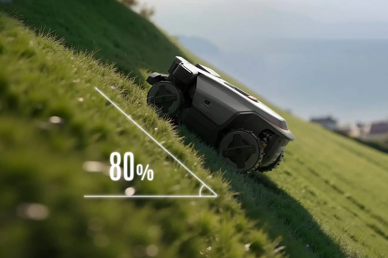 Pohon všech kol sekačky Roborock při stoupání do svahu 80 procent